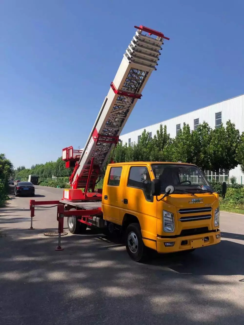 厦门同安附近的云梯车出租服务：轻松解决高空作业需求