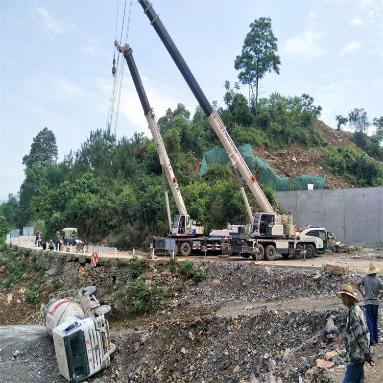 厦门同安汽车掉沟里叫吊车救援要多少钱